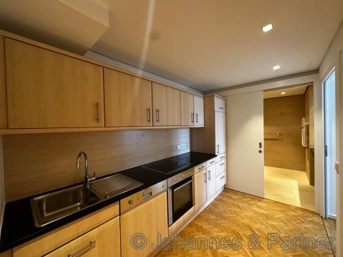 Küche mit Einbauküche