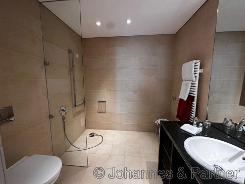 Bad mit Dusche Bad mit Dusche