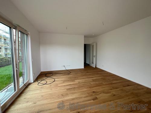 großes , helles Wohnzimmer