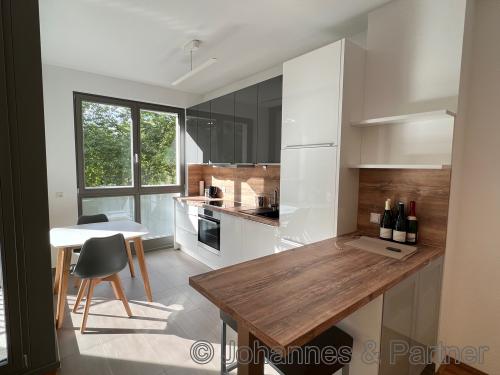 Küche mit Einbauküche