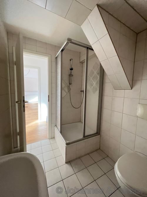 Bad mit Dusche Bad mit Dusche