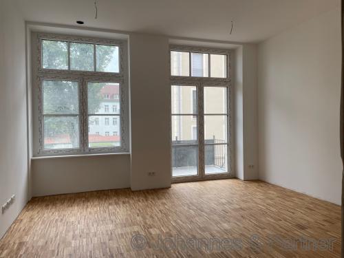 Zimmer mit Balkon (ähnlich)