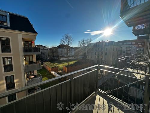 großer Balkon und Ausblick 