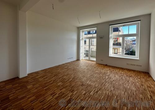 Zimmer mit Balkon