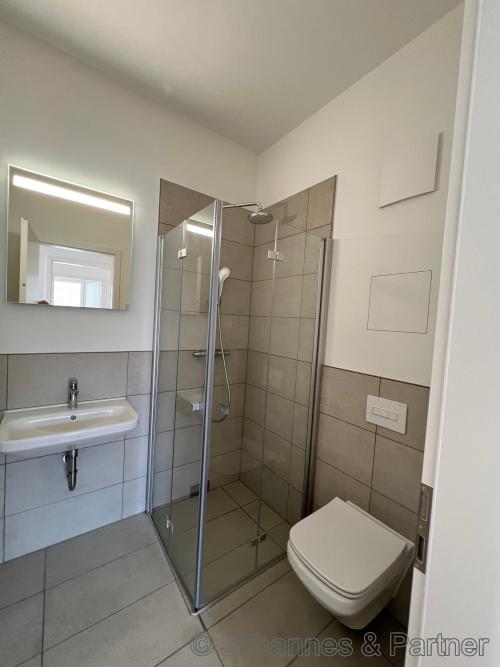 zweites Bad innenliegend mit Dusche