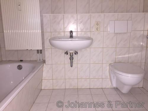 Bad mit Badewanne