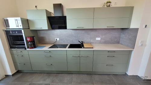 Übernahme der Einbauküche ist Pflicht (3000 €)