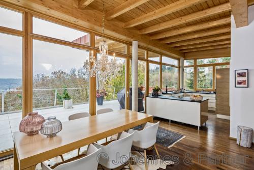 Essbereich mit herrlichem Blick