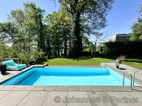 beheizter Pool im Garten