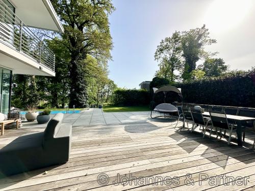 sehr große Terrasse nach Südwesten