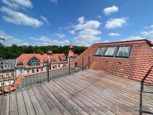Dachterrasse und Ausblick (ähnlich)