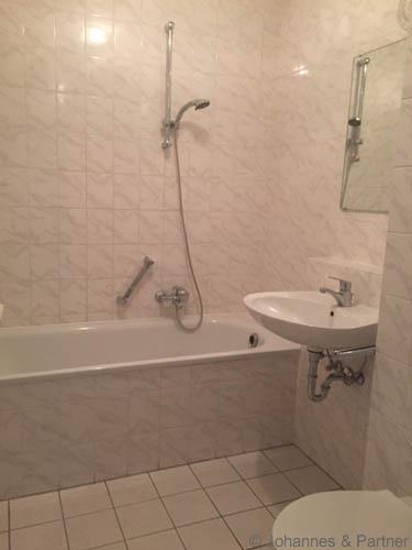 Bad mit Badewanne