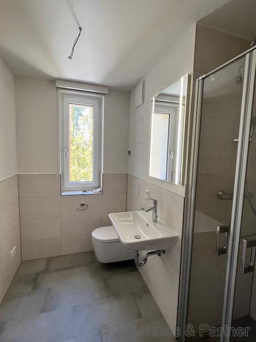 Bad mit Dusche ähnlich