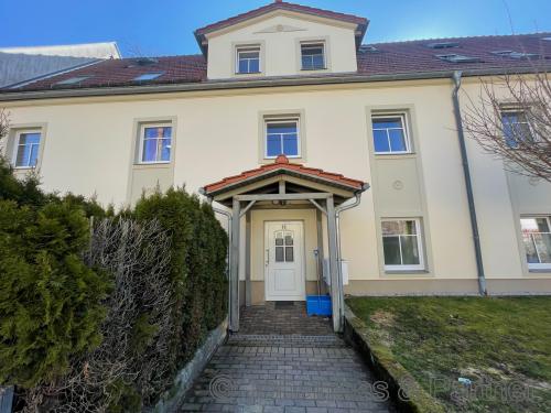 Hausansicht von der Straße Hausansicht von der Straße