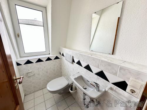 Gäste-WC mit Fenster