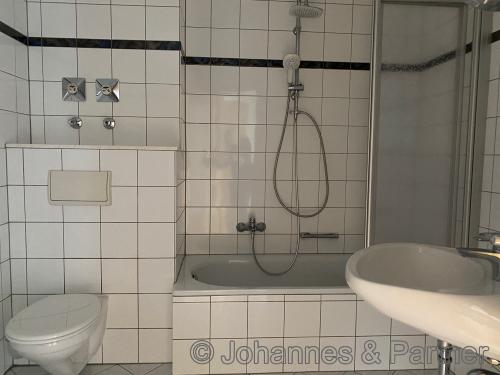 Bad mit Badewanne ähnlich
