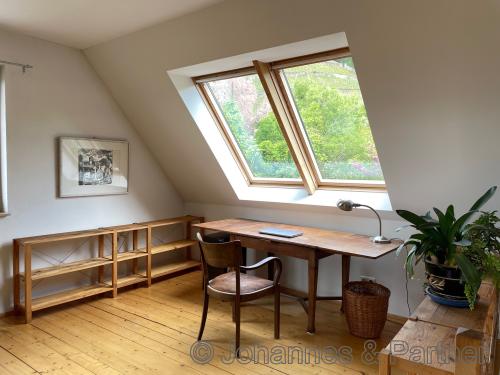 großes, helles Zimmer