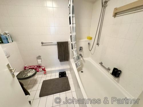 Bad mit Badewanne