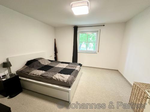 großes und ruhiges Schlafzimmer