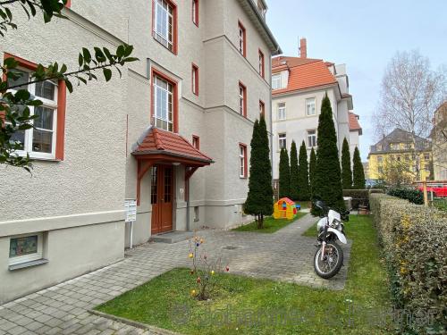 Eingang und Hof