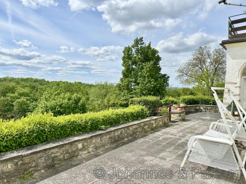 Terrasse im Erdgeschoss mit sehr schönem Blick