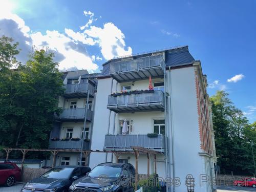 Hausansicht mit Balkon