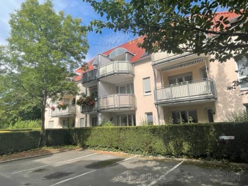 Hausansicht mit Balkon