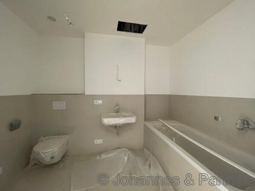 Bad mit Badewanne