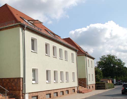 Hausansicht von ruhiger Anliegerstraße