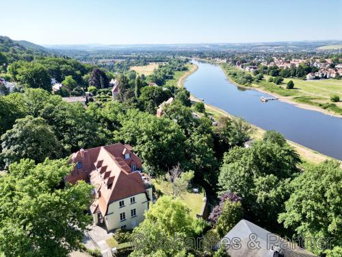 Lage des Hauses am Elbhang