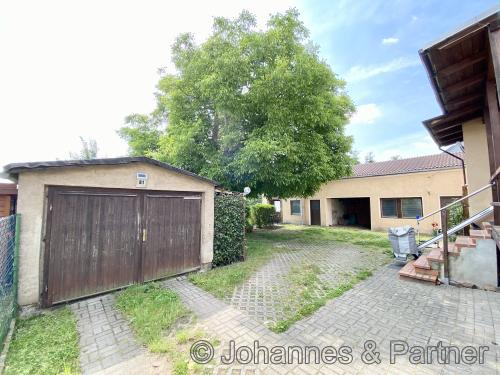 Garage und Nebengebäude