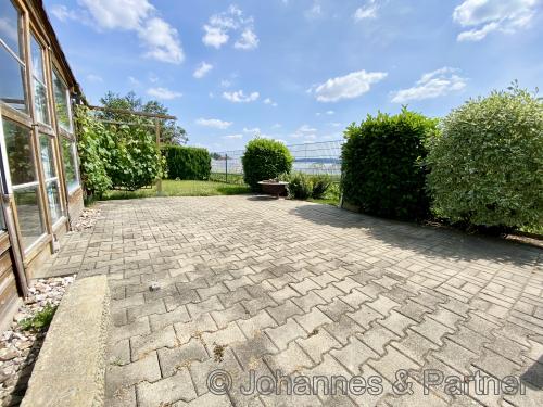 große Terrasse am Gartenhaus