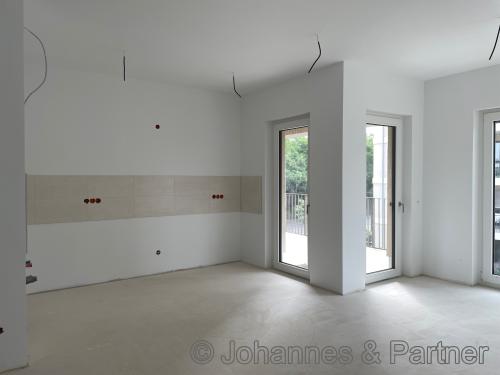 Küche am Wohnzimmer mit Zugang zum Balkon Küche am Wohnzimmer mit Zugang zum Balkon