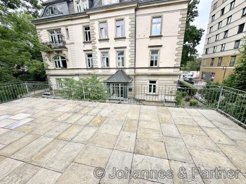 große Terrasse im Obergeschoss
