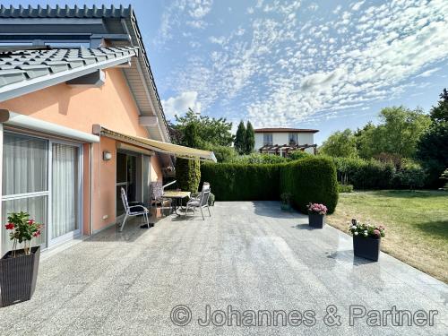 große und uneinsehbare Terrasse