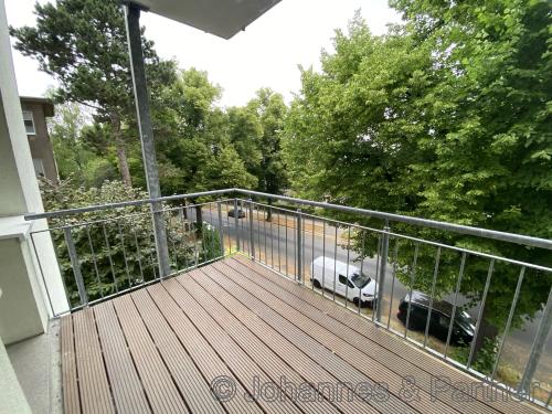 großer Balkon