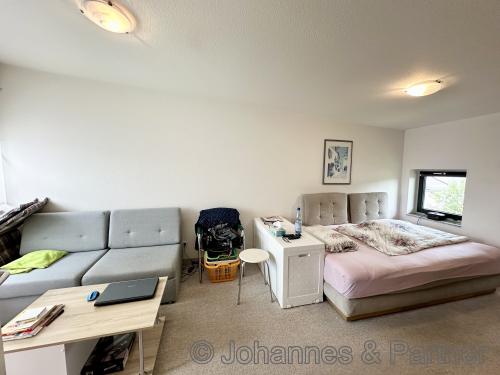 sehr großes Zimmer 4 im 2.Obergeschoss, kann auch geteilt werden