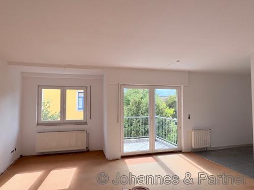 Wohnzimmer  mit Balkon