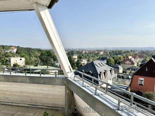 großer Balkon
