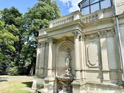 sehr schön sanierte Villa in ruhiger & grüner Bestlage