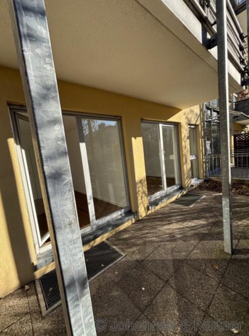 Terrasse und kleiner Garten  