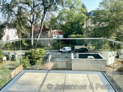 Balkon und Ausblick ähnlich