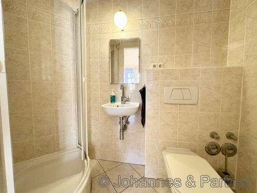 Gäste-WC mit Dusche