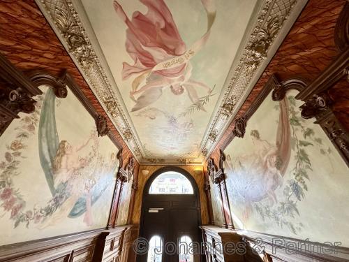 eines der schönsten Treppenhäuser von Dresden