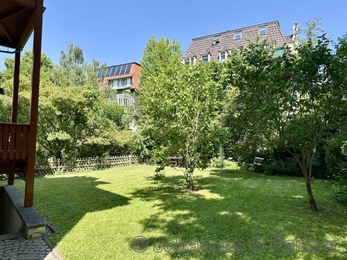 schöner Garten zur Nutzung