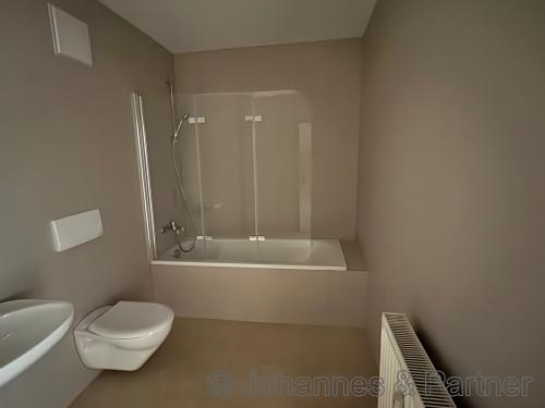 Bad mit Badewanne