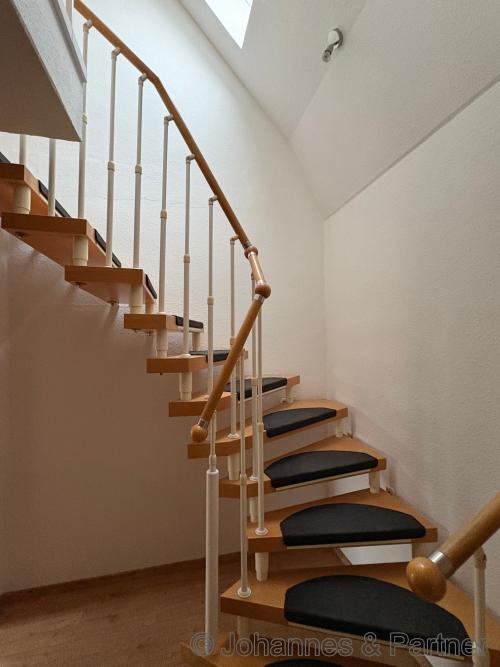 Treppe zum Dachgeschoss
