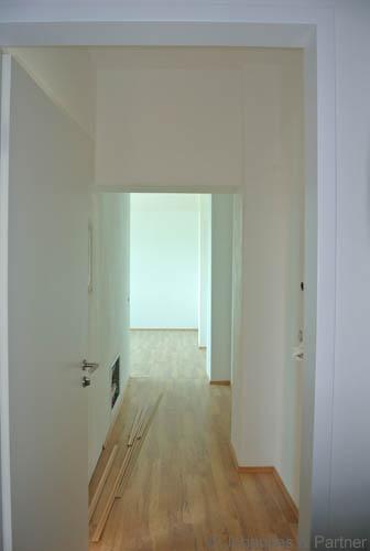 Flur mit angrenzenden Zimmern