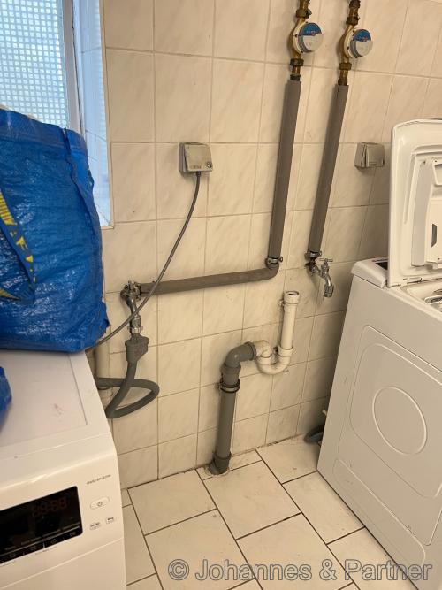 Waschmaschinenplatz im Keller