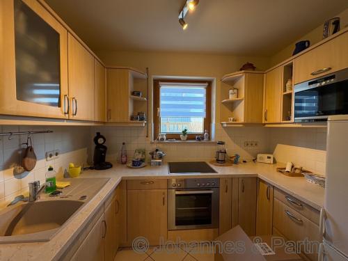 Küche mit gebrauchter Einbauküche  